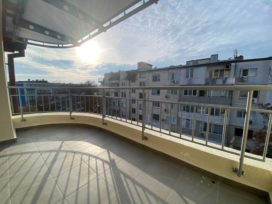 Продава се Тристаен апартамент в Бургас, Зорница - 130 кв.м за 1850 €/кв.м - Снимка #18