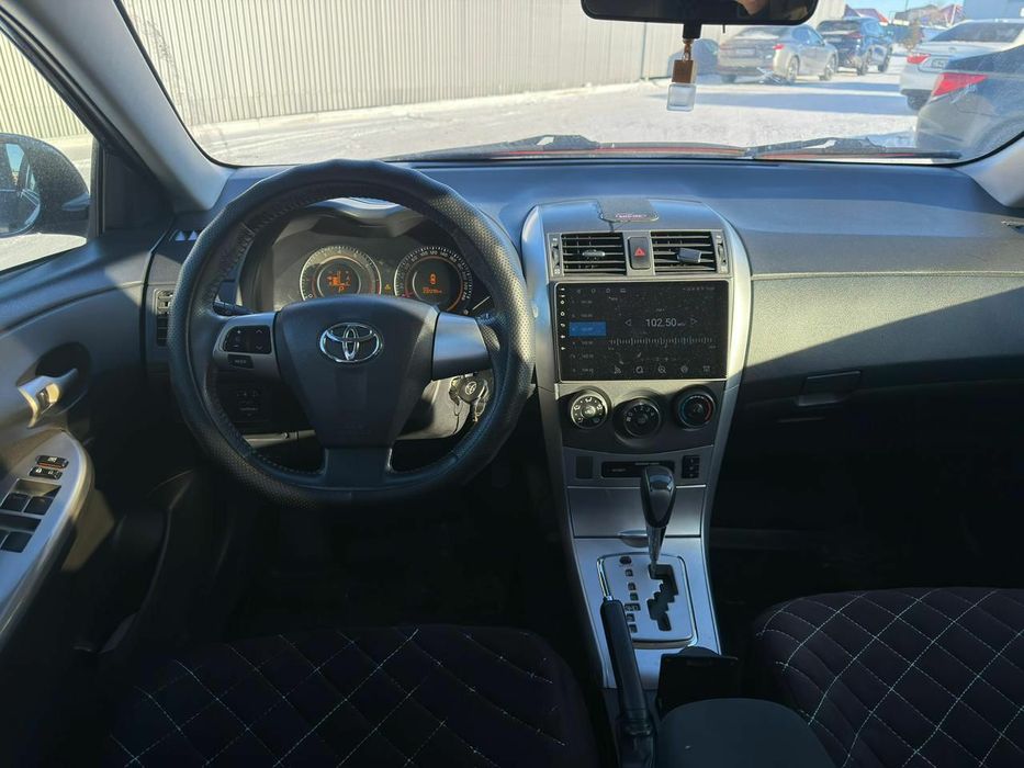 Тойота Карола в отличном состоянии . Родной окрас . Стекла фары родные