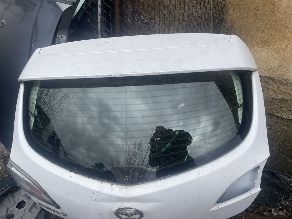 Задно стъкло за mazda 3 след 2012 г