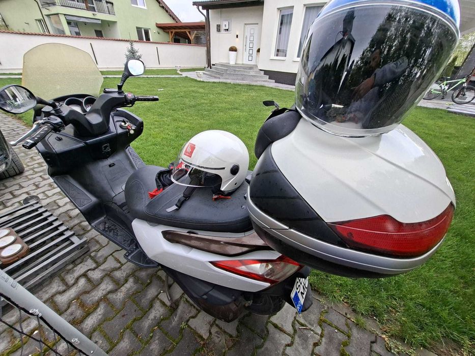 Kymco Downtown 300 + husa + 2 casti cadou (una nepurtata)