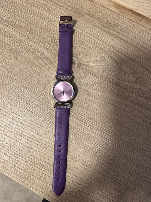Лилав часовник AVON