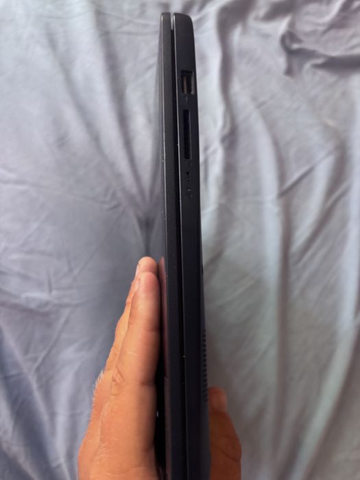 Vând/Schimb laptop