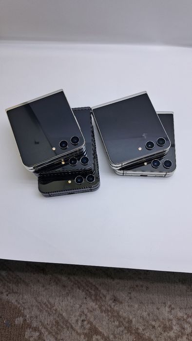 Samsung Z Flip4 xotirasi 8/256Gb