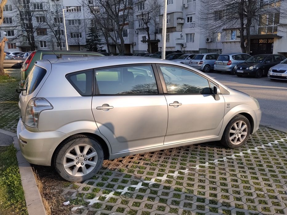 Тойота Корола версо