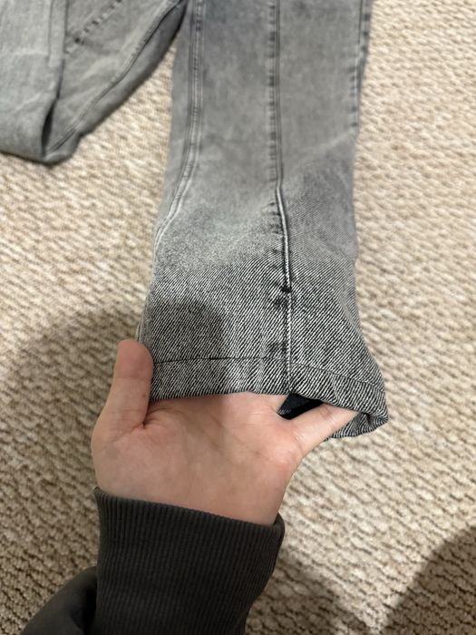 Джинсы в трендовом цвете