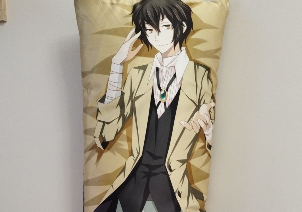 Продаю аниме подушку с персонажем Дазай
