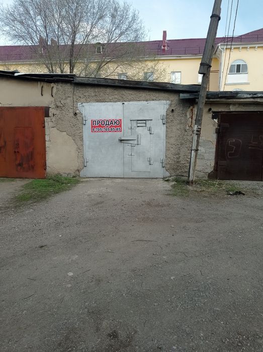 Гараж во дворе за Алеконом