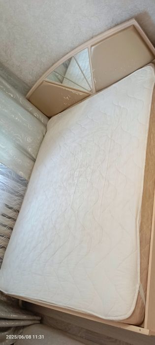 Спальный кровать