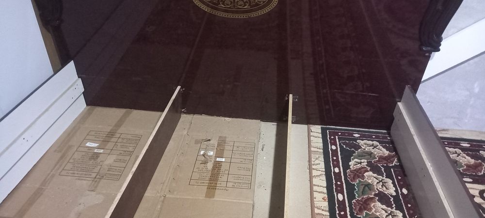 Spalniy 500ming oxiri yaxshi holatda matras va poli bor kamplekt