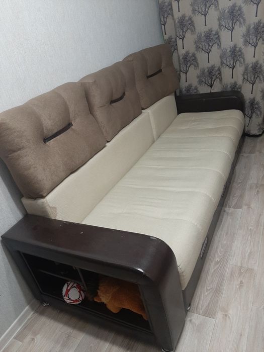 Продам диван с подушками