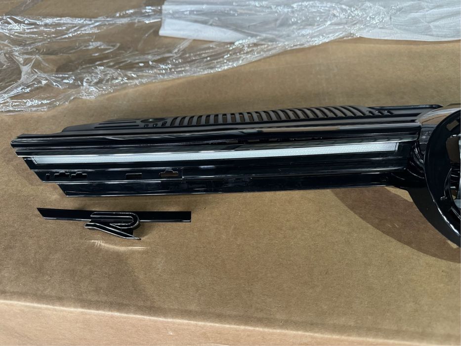 Grila LED VW Golf 8 2019-2024 retrofit