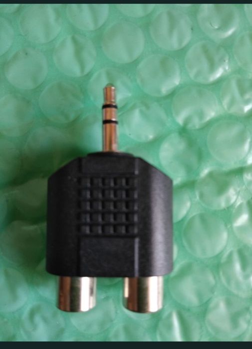 Sisteme de conectare prevăzute cu diferite mufe de adaptare.