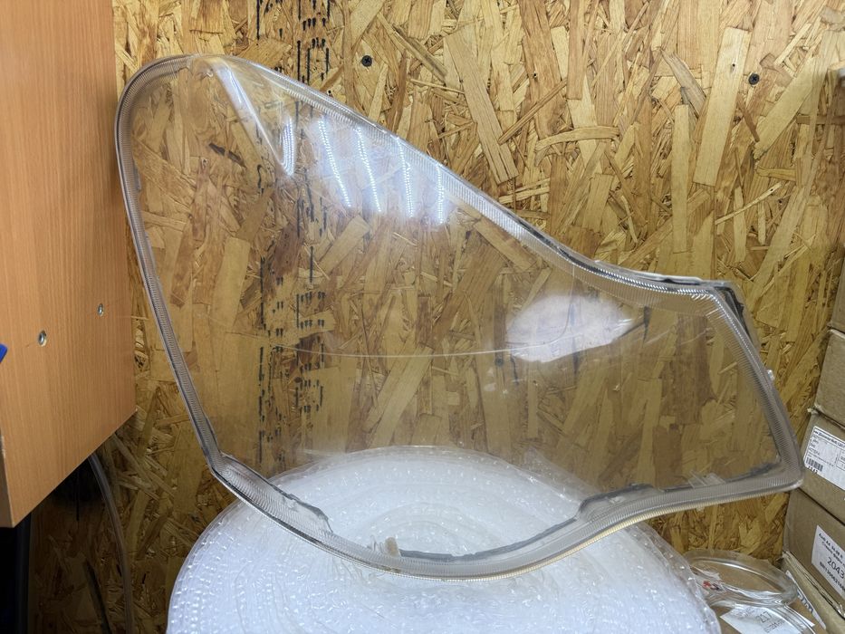 Правое стекло фары Nissan Almera с 2013 по 2018