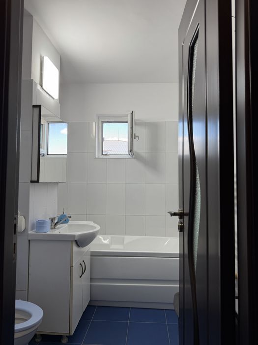 Inchiriez apartament Rm Valcea