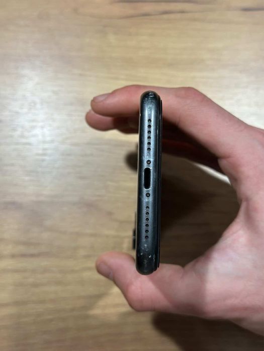 Продава се iPhone 11, 64 GB