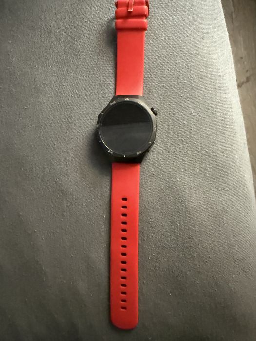 Продавам часовник Huawei gt 5 pro