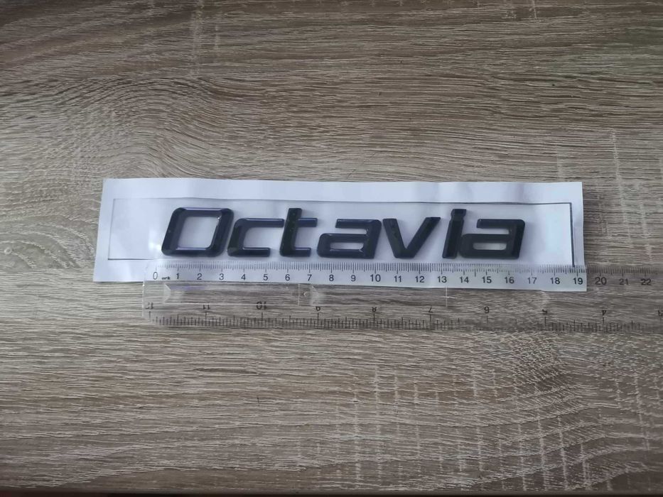 Skoda Octavia черен надпис стар стил