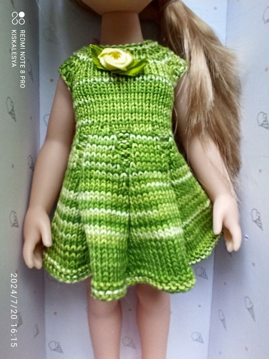 Элегантная новая кукла в коробке