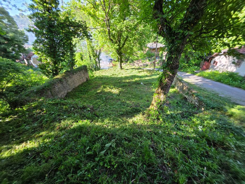 ПРОДАВА СЕ урегулиран поземлен имот в село. ЛОМЕЦ, ОБЛ. ЛОВЕЧ