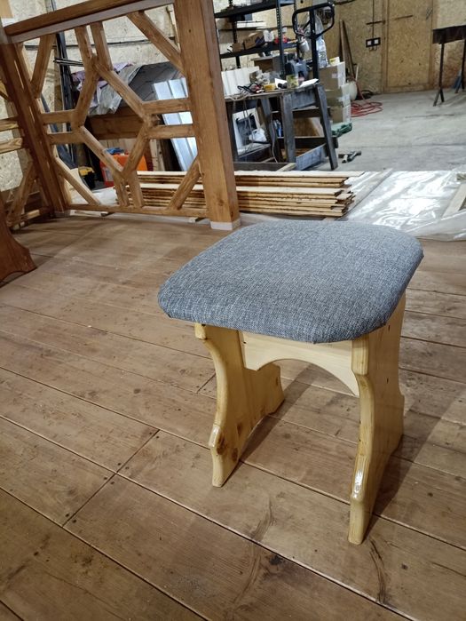 Табуретки из сосны