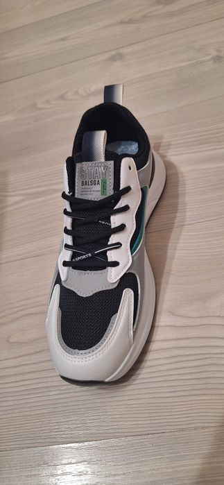 Кроссовки дышащие со скидкой!!