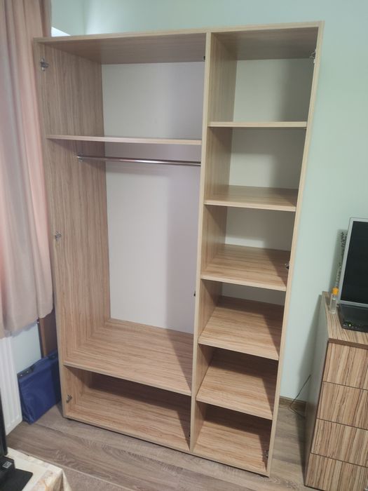 Трикрилен гардероб