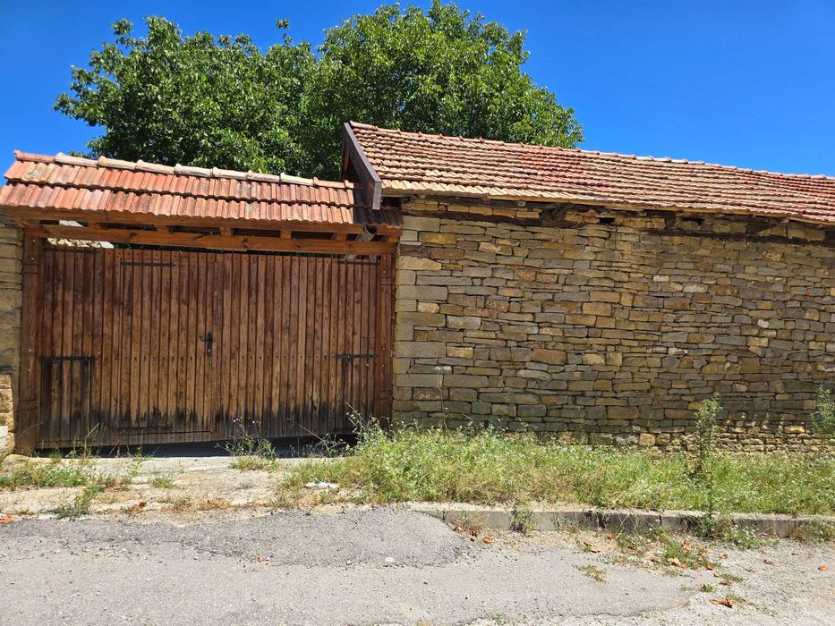 Реновирана къща  с гледка   в с. Гостилица / област Габрово