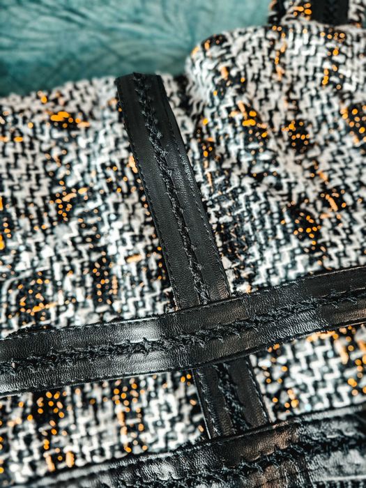 Бюстие от букле, с кожени детайли