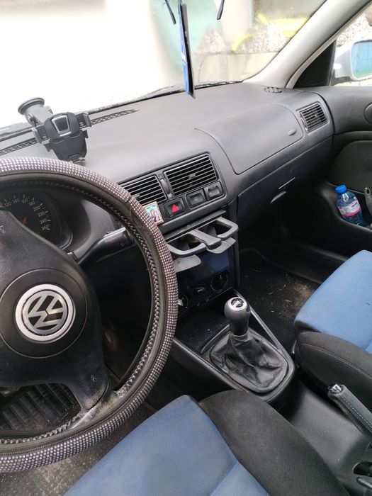 !!!НАПЪЛНО ОБСЛУЖЕН !!Продавам WV Голф 4  1,6/101 к.с /2000 г..