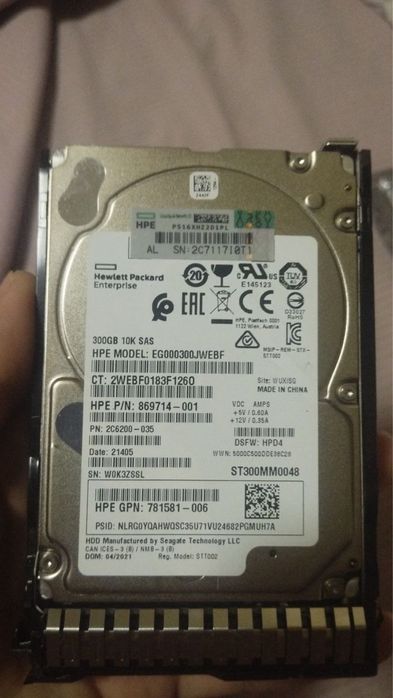 Срочно Продам 2 шт серверные SAS HDD 300GB 10K