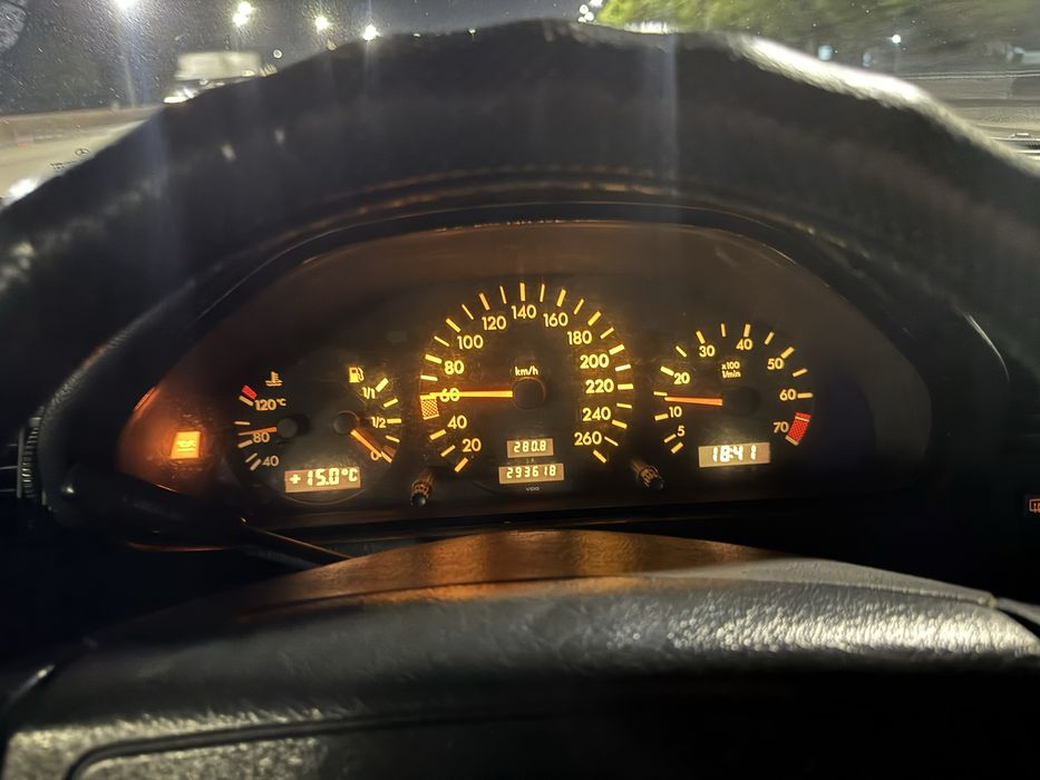 Щиток приборов w202