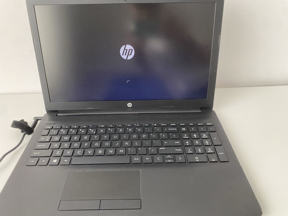 Laptop HP, potrivit pentru office si stocarea pozelor