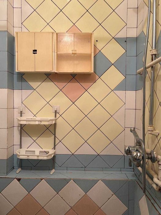 Sebzor Tarnov orqasida 5 hona 1 etaj /5  110 kv remont yahshi