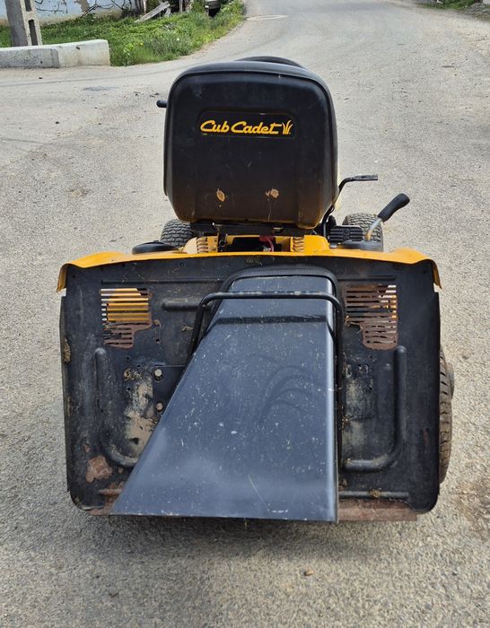 Tractoras gazon Cu Cadet 23cp