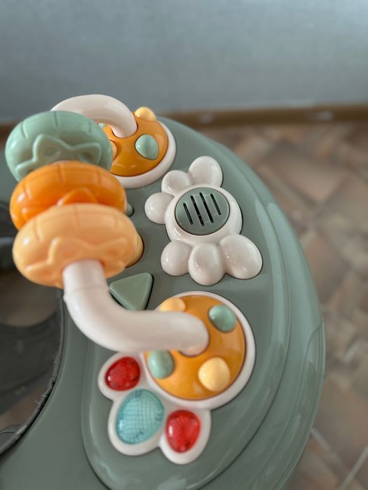 Ходунки детские в оливковом цвете.