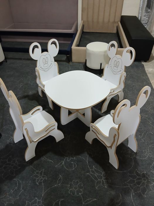 Стол четыре стульчика детский комплект