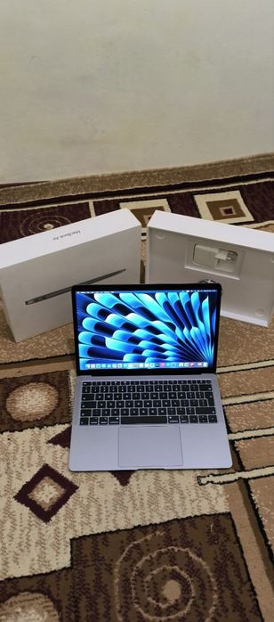 MacBook Air 13 2018 silver