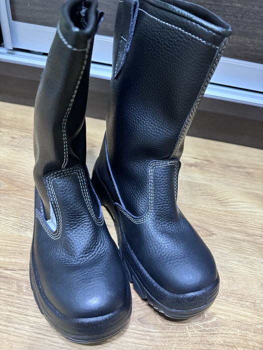 Продам диэлектрические сапоги