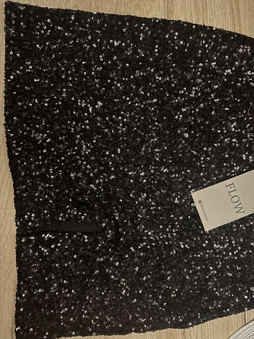 Ефектна къса пола с етикет