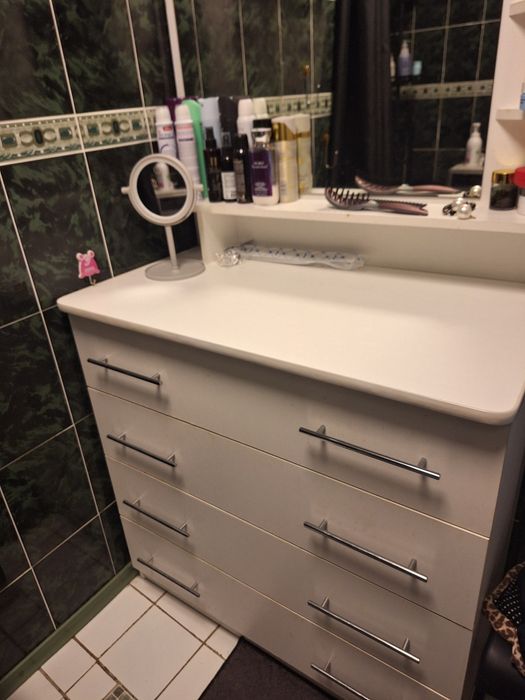 Тумба комодс зеркалом