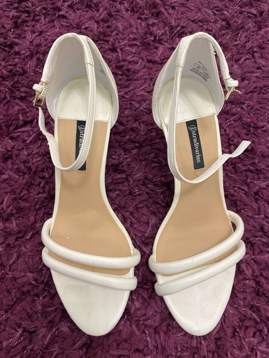 Обувки на висок ток