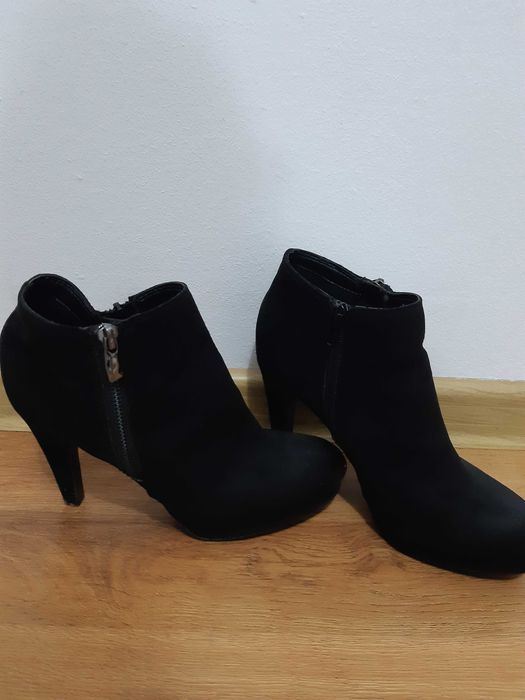 Botine cu toc. Femei marimea 37, negre