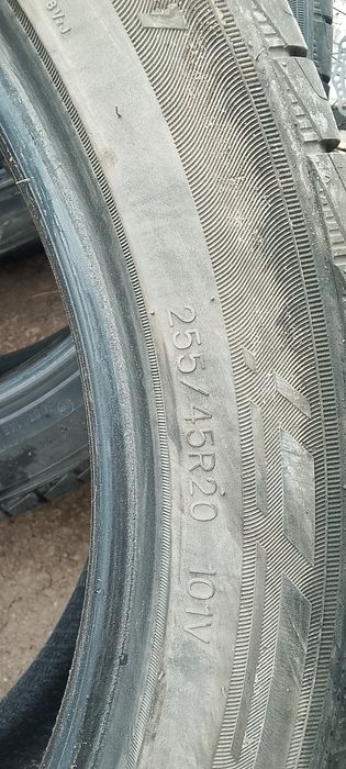 Продам резину на 20.