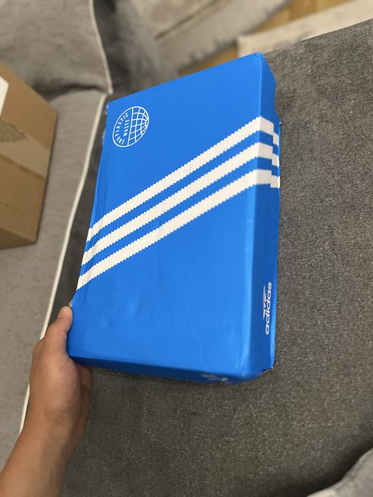 Adidas samba.