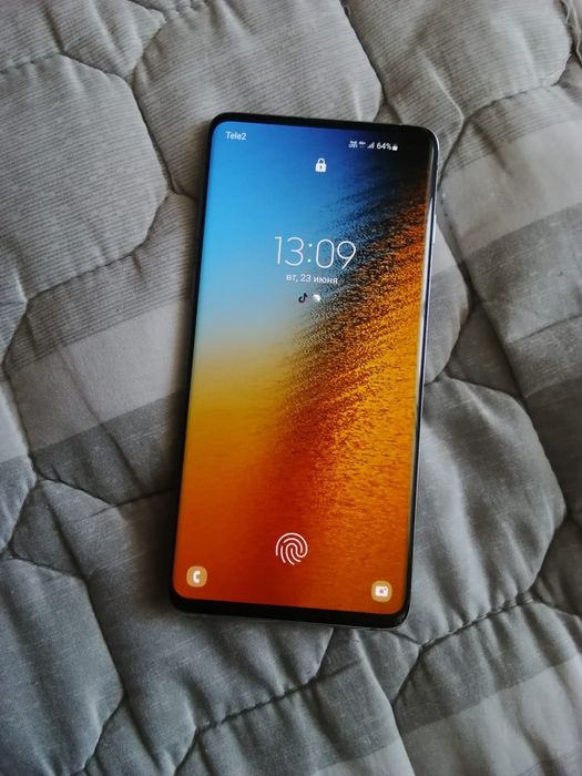 Продам Samsung S10 всё работает идеально