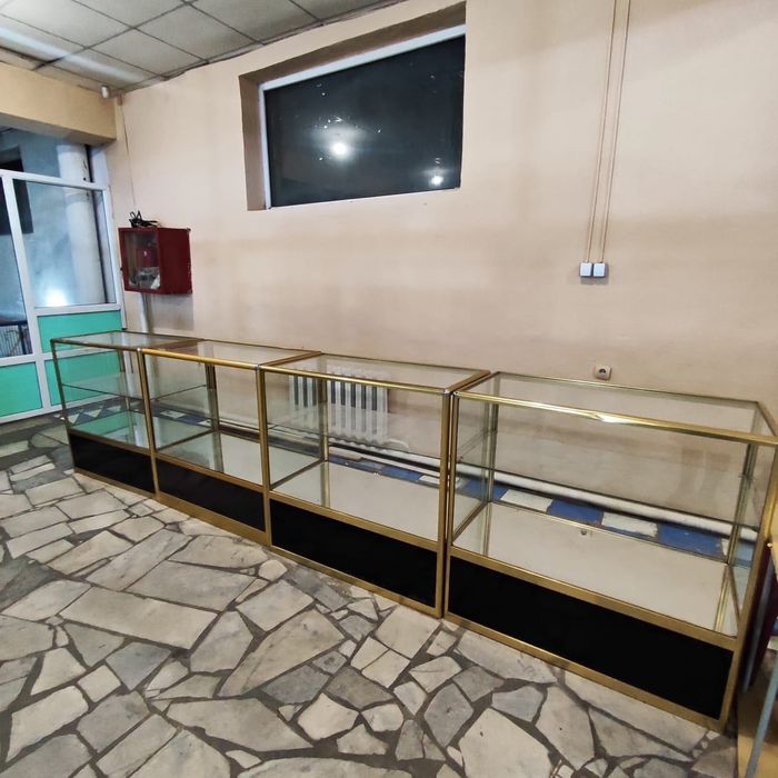 Продам Витрины стеклянные