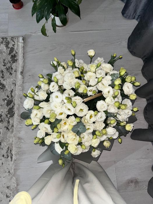 Цветы в корзине.