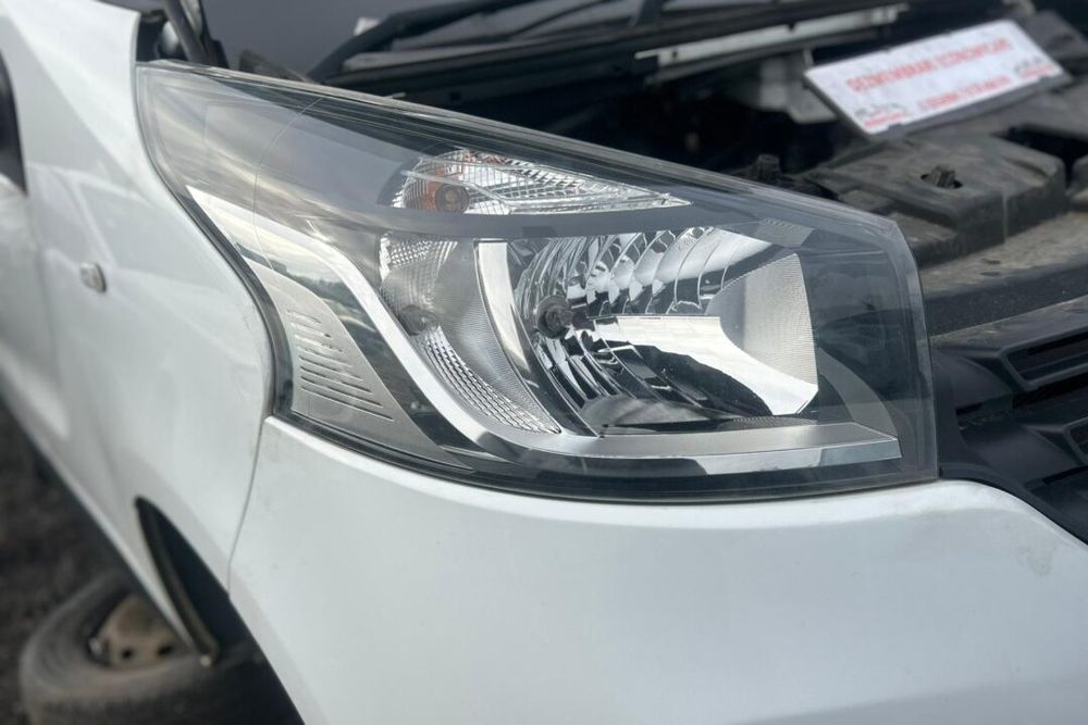 FAR STANGA/DREAPTA  RENAULT TRAFIC 3
