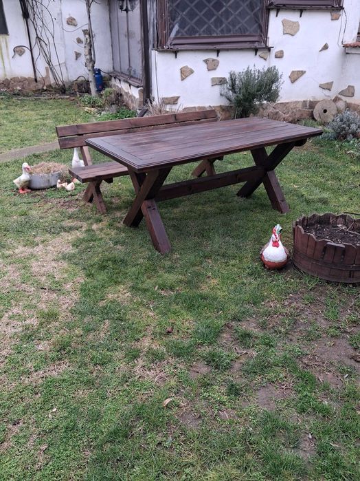 Градински маси и пейки