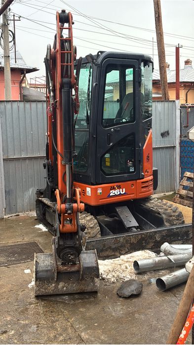 Inchiriez  miniexcavator Lucrari demolari miniexcavator
